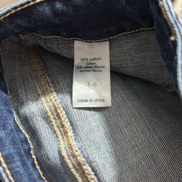 Maurice’s Women's Blue Jeans Sz large short. - Picture 4 of 4